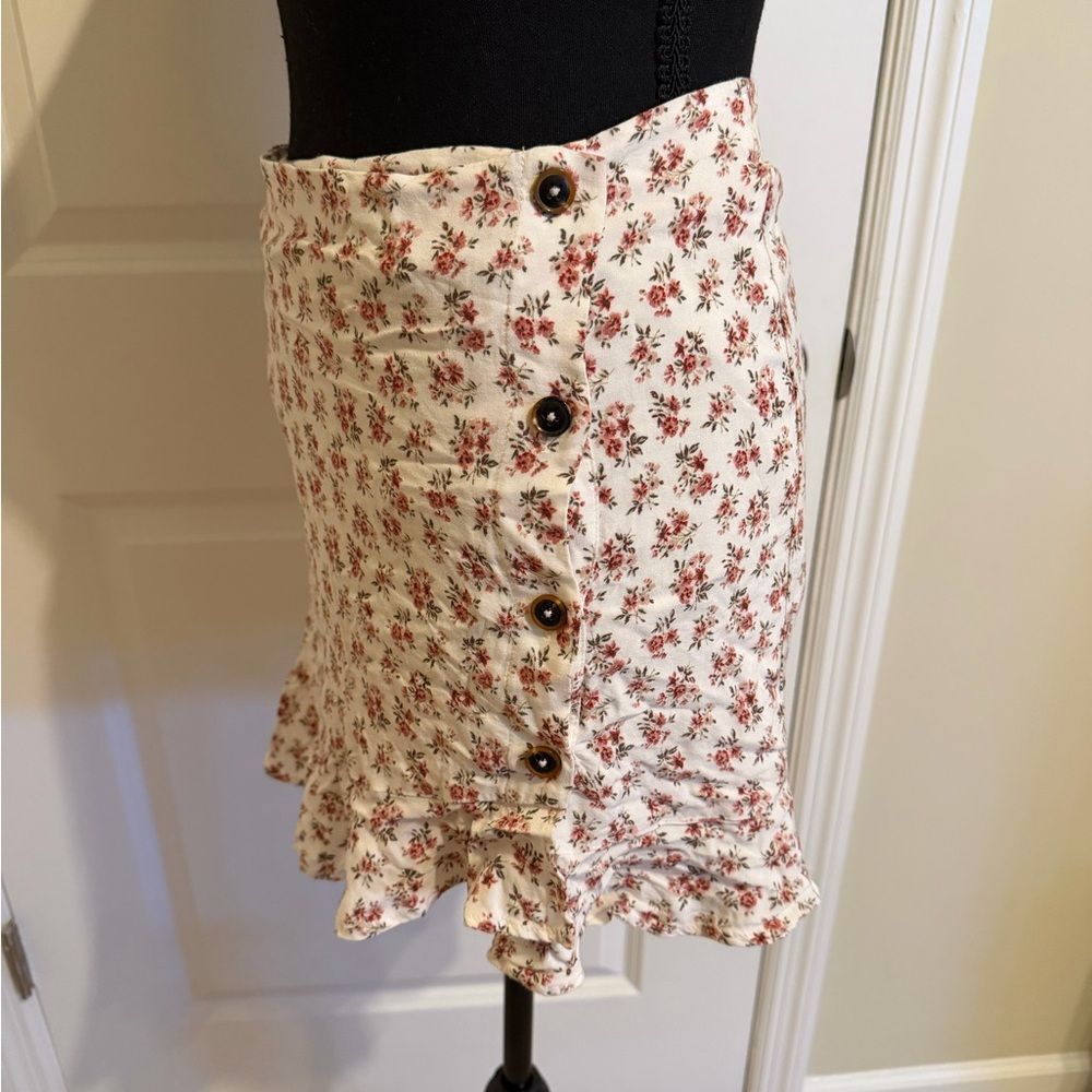Hollister Ultra-High Rise Mini Floral Skirt - Picture 2 of 4